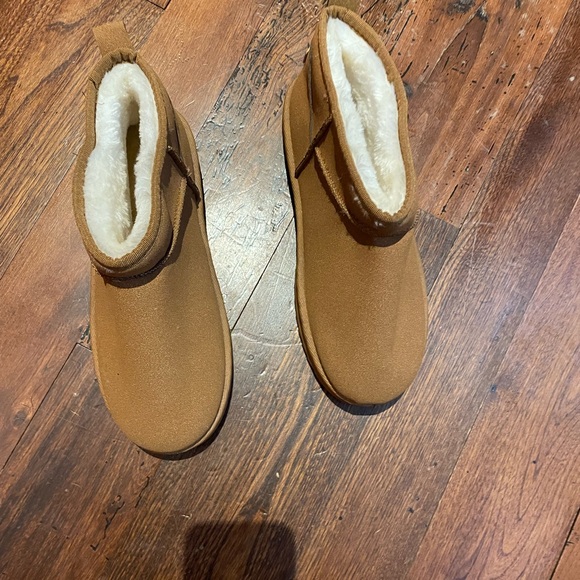 Brand new Amazon Ugg’s never worn so comfortable - Picture 3 of 3